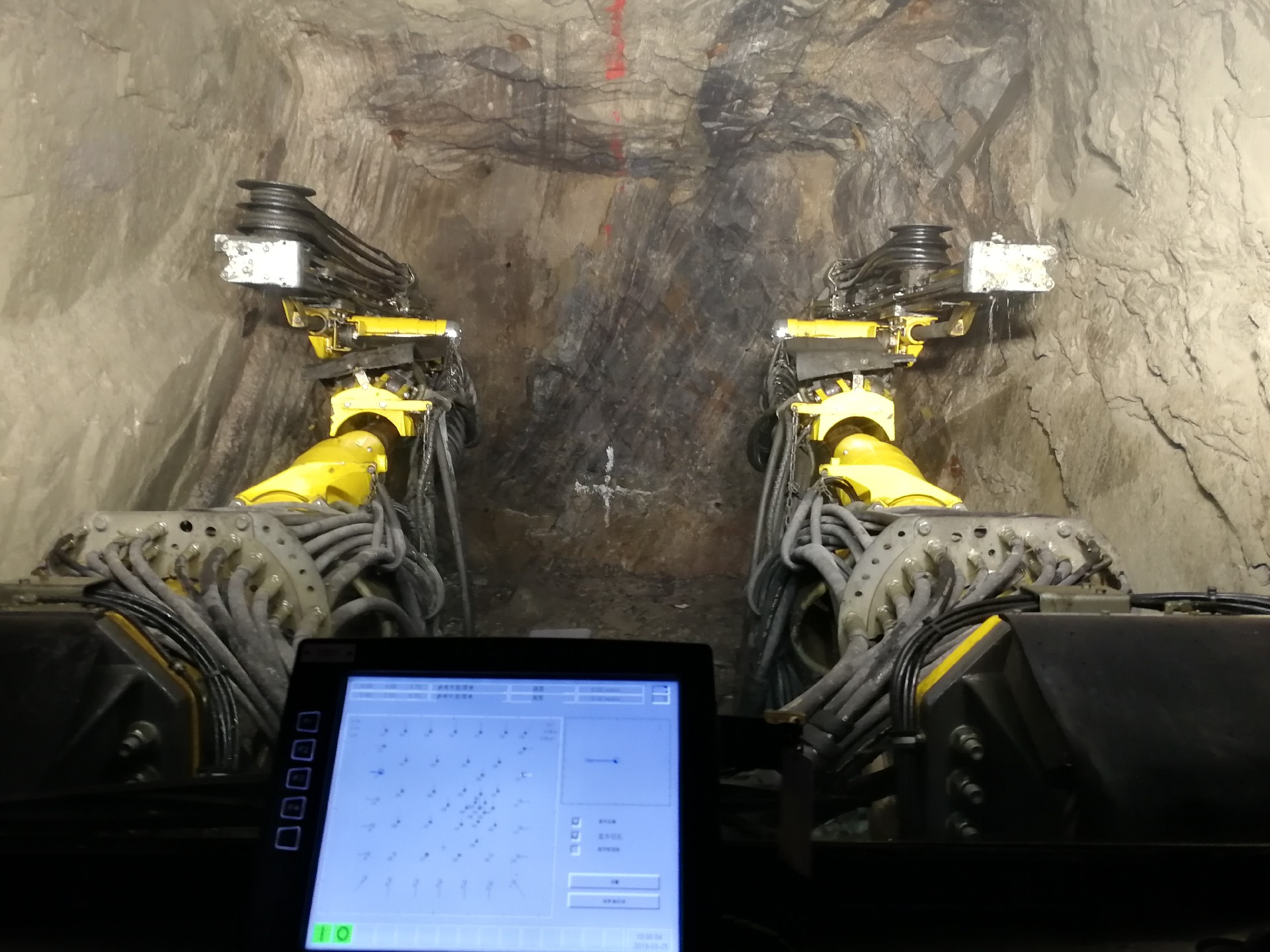 1614216858136544.jpg 1609985177324673.jpg