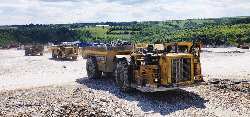 1639126538544914.jpg 进击的巨人_副本.jpg